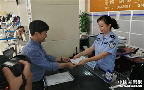 港澳臺居民居住證申領首日 在川臺胞:辦理快捷,非常期待