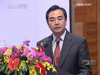 Wang Yi said as long as the two sides join hands together to support each other, they can not only ride out the current financial crisis, but could also grasp new opportunities.(CCTV.com)