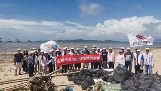 海峽論壇︱T臺秀文創(chuàng) 看凈灘廢棄物72變 線上的“環(huán)保文創(chuàng)作品征集”則從5月份開始啟動(dòng),面向兩岸高校、公益組織、民間社團(tuán)……