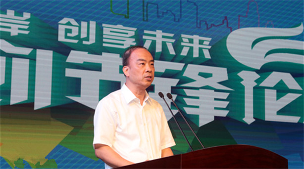 最好的時代 兩岸青年攜手追逐創(chuàng)業(yè)夢想 6月11日,以“我創(chuàng)我精彩”為主題的“樂業(yè)兩岸,創(chuàng)享未來”青創(chuàng)先鋒匯活動在廈門兩……