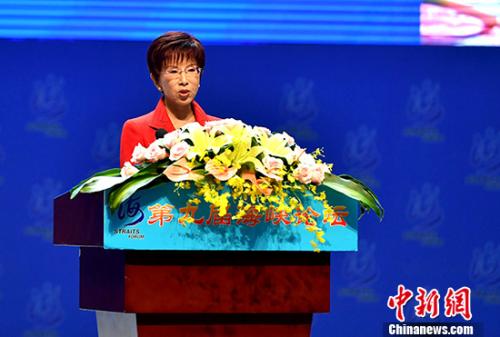 “千年暗室,一燈即明”,6月18日上午,在第九屆海峽論壇大會上的致辭中,中國國民黨主席洪秀柱援引這句佛經來詮釋兩岸民間交流給她帶來的希望。 <a target='_blank' ><p align=