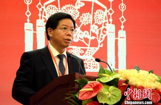 圖為中共龍巖市委書記林國耀在第九屆海峽論壇·海峽百姓論壇開幕式上致辭。 張金川 攝