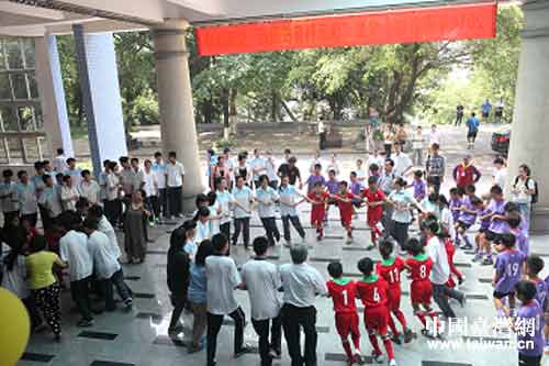 手拉手跳起臺(tái)灣少數(shù)民族舞蹈 手拉手跳起臺(tái)灣少數(shù)民族舞蹈