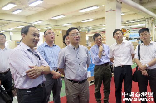 考察鴻海精密工業(yè)股份有限公司的液晶板車間及大數(shù)據(jù)中心 考察鴻海精密工業(yè)股份有限公司的液晶板車間及大數(shù)據(jù)中心