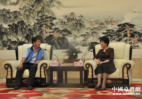 凌云會(huì)見(jiàn)采訪團(tuán)一行 凌云會(huì)見(jiàn)采訪團(tuán)一行