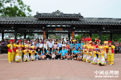 臺(tái)灣嘉賓參訪邕寧區(qū)那蒙新村 臺(tái)灣嘉賓參訪邕寧區(qū)那蒙新村