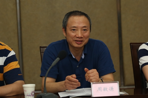 四川省臺辦主任周敏謙向臺灣學(xué)生及嘉賓介紹四川 四川省臺辦主任周敏謙向臺灣學(xué)生及嘉賓介紹四川