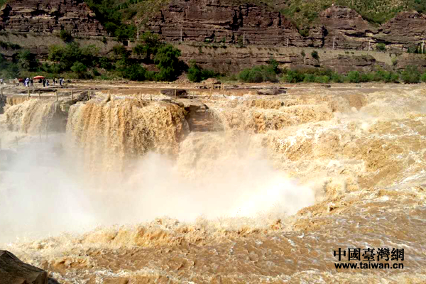 壺口瀑布。 壺口瀑布。