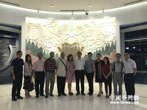 市臺聯黨組書記王蘭棟與林鳳蘭董事長一行在自來水博物館合影留念 市臺聯黨組書記王蘭棟與林鳳蘭董事長一行在自來水博物館合影留念