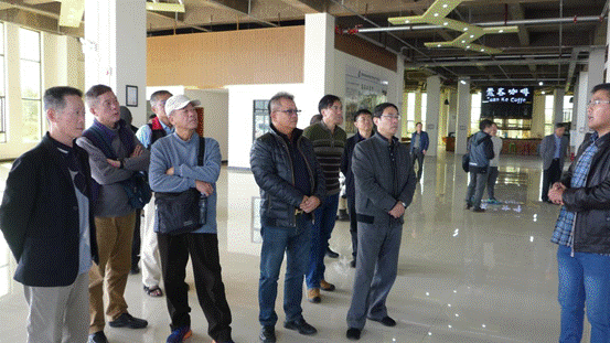 聽取云南創(chuàng)生物醫(yī)藥科技孵化有限公司情況介紹 聽取云南創(chuàng)生物醫(yī)藥科技孵化有限公司情況介紹