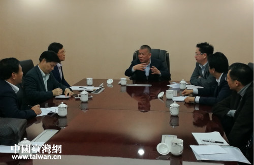 省臺(tái)辦黃耿城主任(中)在調(diào)研工作會(huì)議上作工作部署。 省臺(tái)辦黃耿城主任(中)在調(diào)研工作會(huì)議上作工作部署。