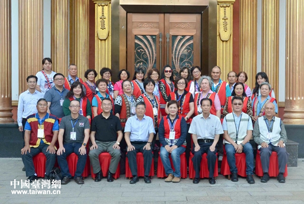百色市領導與臺灣豐濱代表團合影留念。 百色市領導與臺灣豐濱代表團合影留念。