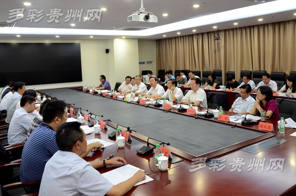 考察結(jié)束后,李軍一行與同期赴臺(tái)考察的省農(nóng)業(yè)考察團(tuán)在貴陽合并召開總結(jié)會(huì) 考察結(jié)束后,李軍一行與同期赴臺(tái)考察的省農(nóng)業(yè)考察團(tuán)在貴陽合并召開總結(jié)會(huì)