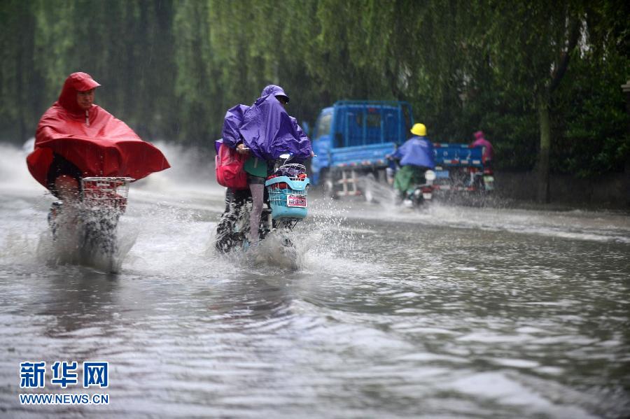 南方遭遇強降雨 中央氣象臺繼續發布暴雨黃色預警 南方遭遇強降雨 中央氣象臺繼續發布暴雨黃色預警