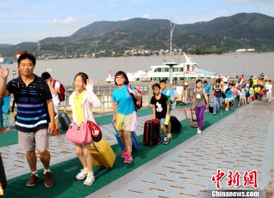 馬祖青少年代表團(tuán)抵福州參加兩岸青少年文體夏令營(yíng)