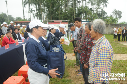 慈濟慈善基金會向海南屯昌南臺村鄉親發放援助物資 慈濟慈善基金會向海南屯昌南臺村鄉親發放援助物資
