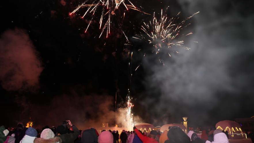 漠河北極村:找“凍”跨年受熱捧