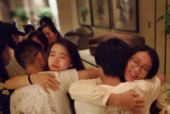 兩岸青年學生鄭州深情惜別。(圖片來源:河南省臺辦) 兩岸青年學生鄭州深情惜別。(圖片來源:河南省臺辦)