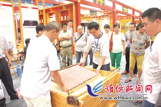 魯臺經貿洽談會第二天 兩岸108項非遺聯展精彩紛呈 魯臺經貿洽談會第二天 兩岸108項非遺聯展精彩紛呈