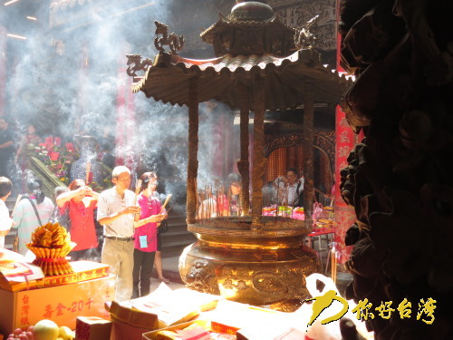 參訪鎮(zhèn)瀾宮 感受兩岸媽祖情 參訪鎮(zhèn)瀾宮 感受兩岸媽祖情