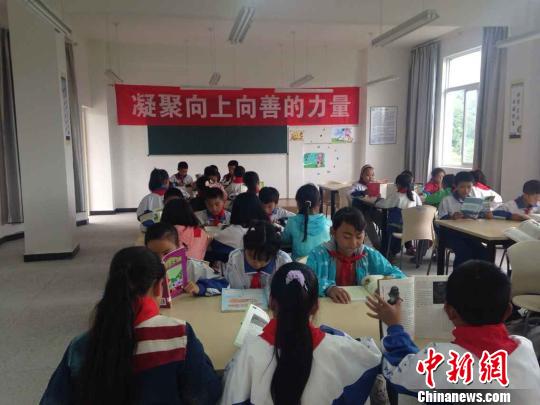 臺灣頂新援建雅安:為震區(qū)學校再建10所圖書室