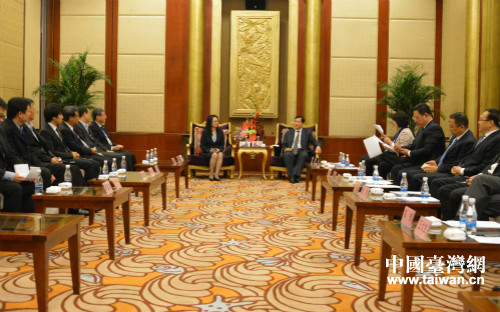 大連市委常委王強(qiáng)會(huì)見臺(tái)灣客人 大連市委常委王強(qiáng)會(huì)見臺(tái)灣客人