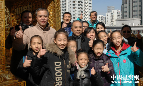 登上靜安寺寶塔頂,預示更上一層樓 登上靜安寺寶塔頂,預示更上一層樓