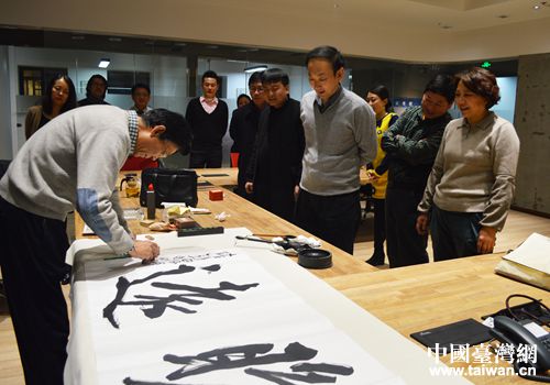 山西省臺辦主任黃進(jìn)明為太原市臺商協(xié)會(huì)題字《瞻遠(yuǎn)》 山西省臺辦主任黃進(jìn)明為太原市臺商協(xié)會(huì)題字《瞻遠(yuǎn)》