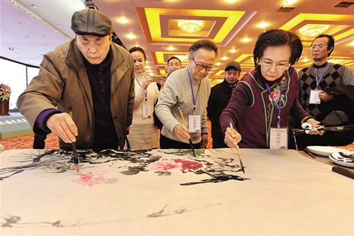筆會上,兩岸書畫家共同創作作品 筆會上,兩岸書畫家共同創作作品