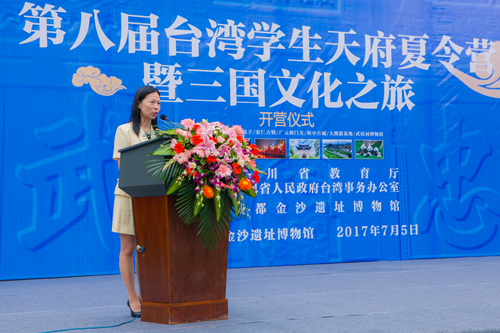 臺灣嘉賓代表桃園內壢高中秘書陳宜慧致辭 臺灣嘉賓代表桃園內壢高中秘書陳宜慧致辭