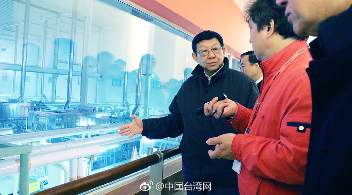 海協會會長陳德銘走訪西安“康師傅”:我過去很喜歡吃方便面 海協會會長陳德銘走訪西安“康師傅”:我過去很喜歡吃方便面