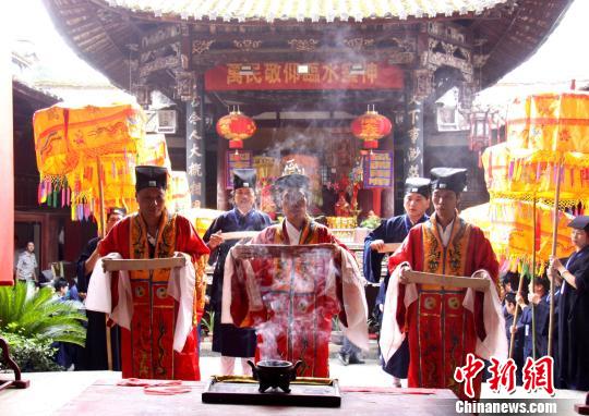 260余名兩岸道教弟子陳靖姑祖廟結業 260余名兩岸道教弟子陳靖姑祖廟結業