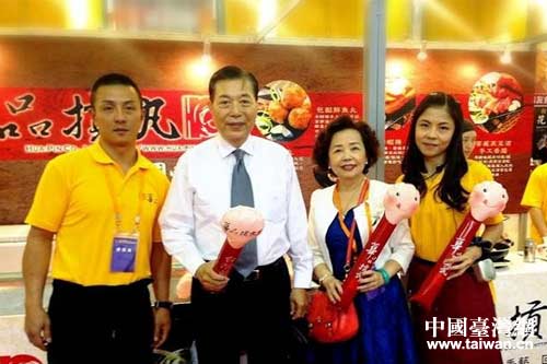 鄭鈺瑛總干事陪同臺灣貿易中心王志剛董事長到新竹市展區看望展商 鄭鈺瑛總干事陪同臺灣貿易中心王志剛董事長到新竹市展區看望展商