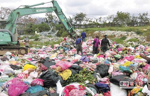 臺灣婦人急著倒垃圾誤丟10萬臺幣找不回(圖)