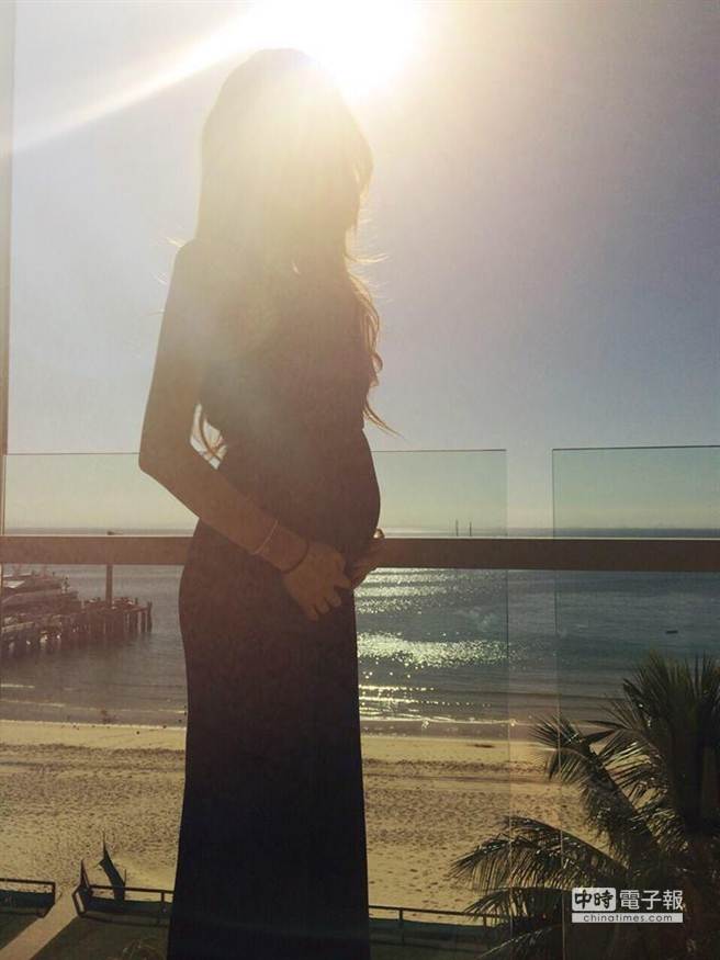 昆凌懷孕了!周杰倫曬愛妻大肚照洋溢幸福 昆凌懷孕了!周杰倫曬愛妻大肚照洋溢幸福