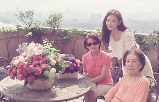 林志玲秀父親照撞臉大陸男星馬天宇(圖)