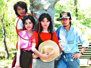 王菲17歲青澀照。圖片來源:信息時(shí)報(bào)