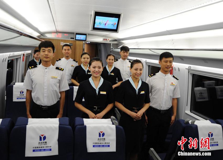 高清:“東北最美高鐵”美麗動姐需掌握四種語言