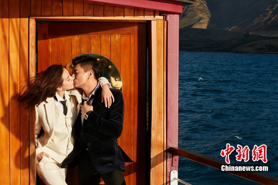 隆詩最新婚紗照曝光 劉詩詩婚紗價(jià)值300萬(組圖)