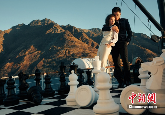 隆詩最新婚紗照曝光 劉詩詩婚紗價(jià)值300萬(組圖)