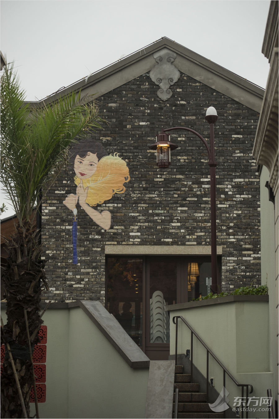 迪士尼小鎮開放 市民冒雨探營嘗鮮 迪士尼小鎮開放 市民冒雨探營嘗鮮