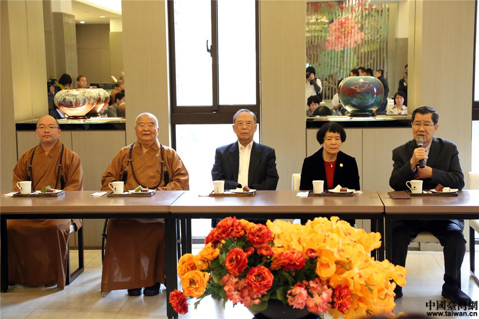 兩岸企業(yè)家峰會訪佛館 曾培炎歡喜會大師 兩岸企業(yè)家峰會訪佛館 曾培炎歡喜會大師