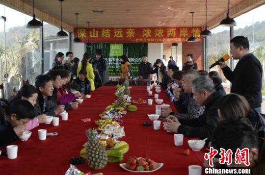 浙江臺(tái)商“入鄉(xiāng)隨俗”與村民歡度小年夜 浙江臺(tái)商“入鄉(xiāng)隨俗”與村民歡度小年夜