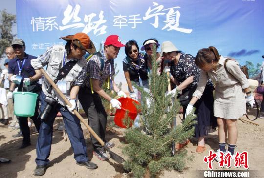 “情系絲路·牽手寧夏”兩岸人士共植文化聯誼林