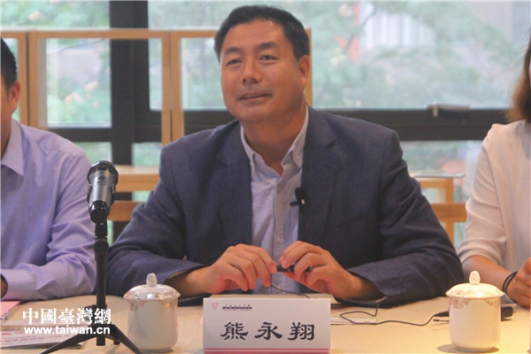 云南師范大學傳媒學院院長熊永翔主持座談會 云南師范大學傳媒學院院長熊永翔主持座談會