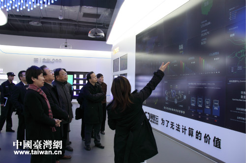 兩岸企業家峰會成長型和中小企業合作推進小組在云棲小鎮國際會展中心參觀考察 兩岸企業家峰會成長型和中小企業合作推進小組在云棲小鎮國際會展中心參觀考察