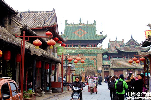 訪古鎮拜關公 兩岸同胞文相通血相連 訪古鎮拜關公 兩岸同胞文相通血相連