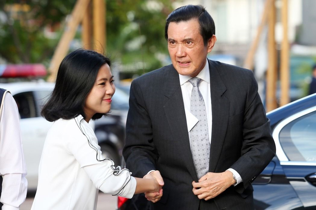 馬英九被綠營(yíng)一路追殺人氣卻躥紅 臺(tái)網(wǎng)友紛紛為其平反 馬英九被綠營(yíng)一路追殺人氣卻躥紅 臺(tái)網(wǎng)友紛紛為其平反