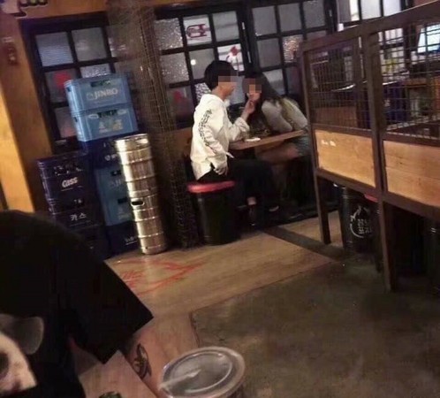 女友離開上廁所 男友下一秒轉頭吻其閨蜜 女友離開上廁所 男友下一秒轉頭吻其閨蜜