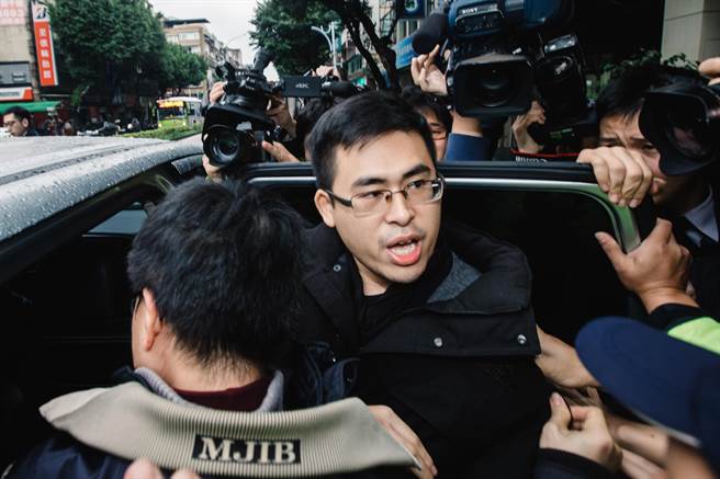 臺當局綠色恐怖惹眾怒 蔡英文外出遭統"獨"兩派雙面夾擊 臺當局綠色恐怖惹眾怒 蔡英文外出遭統"獨"兩派雙面夾擊